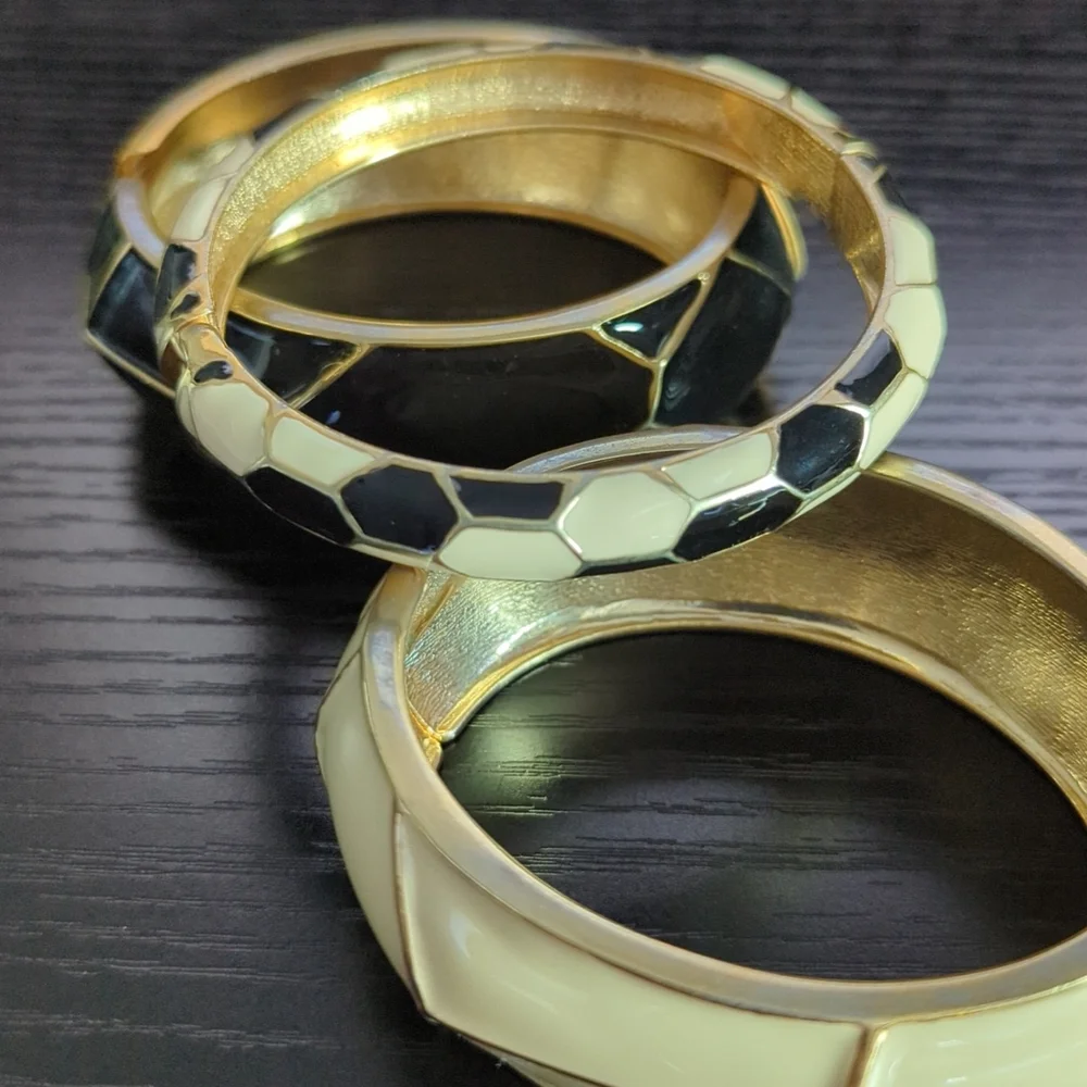 3 enamel bangles, black and white - Picture 4 of 8